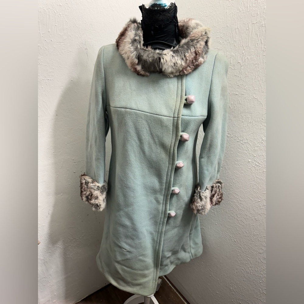 Vintage Krasner’s Buffalo womens coat with wrap around fur collar